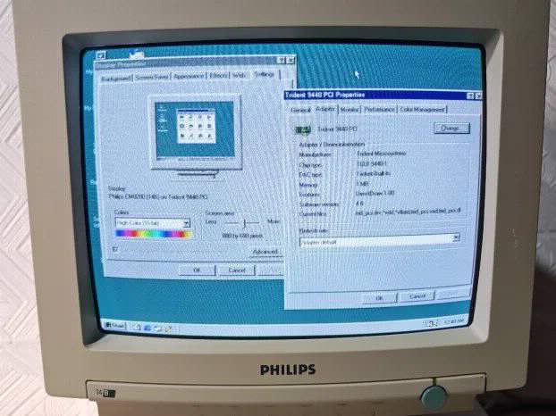 RETKO RETRO Ceo komp sa crt monitorom kompletan