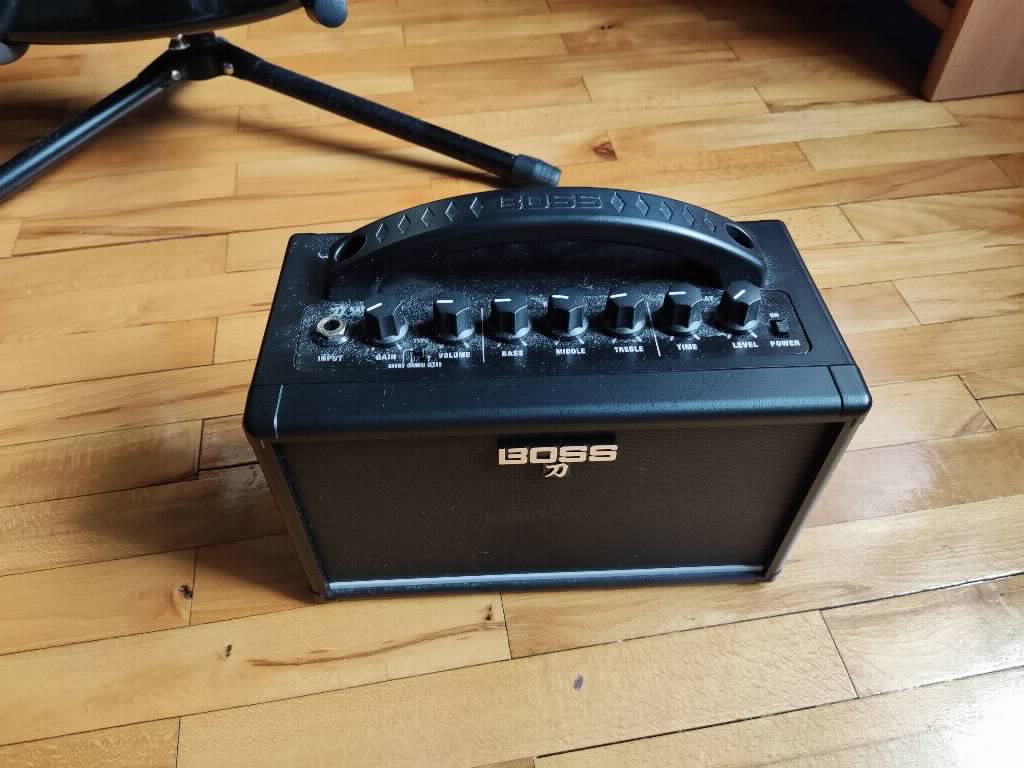 Boss Katana Mini gitarsko pojačalo