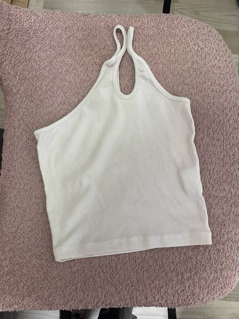 Beli crop top od rebrastog pamuka 