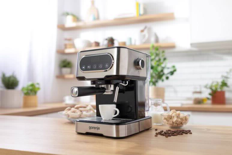Espresso aparat za kafu – 15 bara pritiska, kremasta pena, očuvan