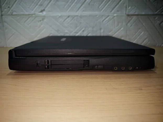 RETRO Acer 800mhz 512 ram  14.1inch Comport lpt  Windows xp