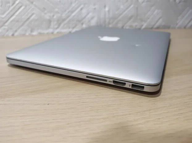 Apple Macbook Pro Early 2015 i5 8gb 256ssd Monterey