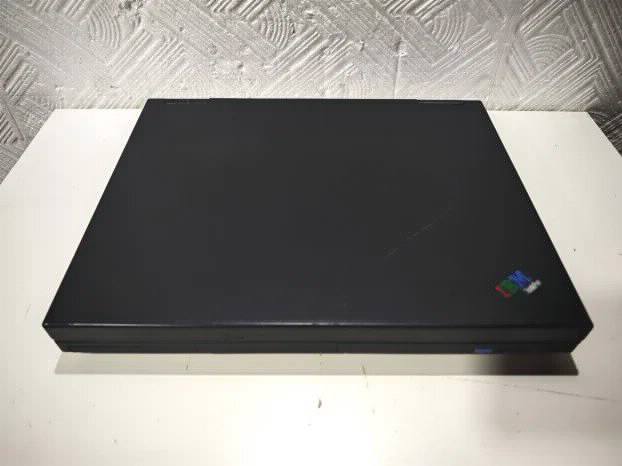 RETRO ibm 600e Pentium 2 128 ram 20gb hdd. Comport Win 98