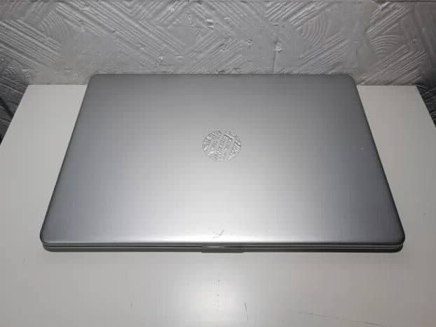 Hp 15 i5 11gen 4gb ddr4 256ssd Fhd irisXE