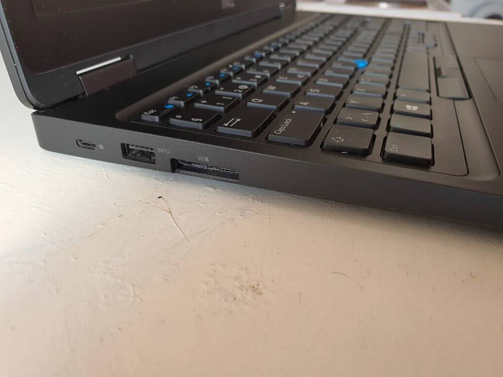 Dell Latitude 5590 - i5, 16GB RAM, 256GB SSD