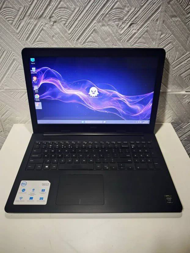 Dell 15 5000 i7 5gen 8gb 256ssd 15.6 2gpu