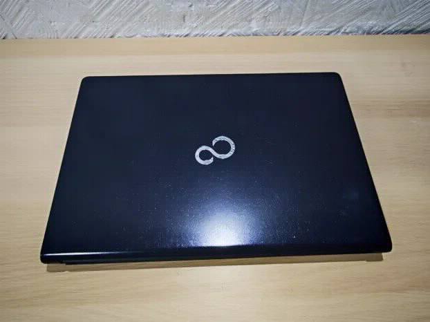 Fujitsu i7 6gen 8gb 256ssd touchscreen
