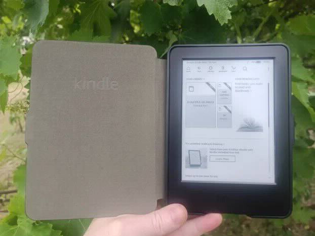 Amazon Kindle Basic 7 (4GB) + Nova Futrola + SF Biblioteka