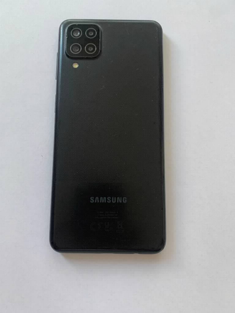 Samsung A12 64gb crni