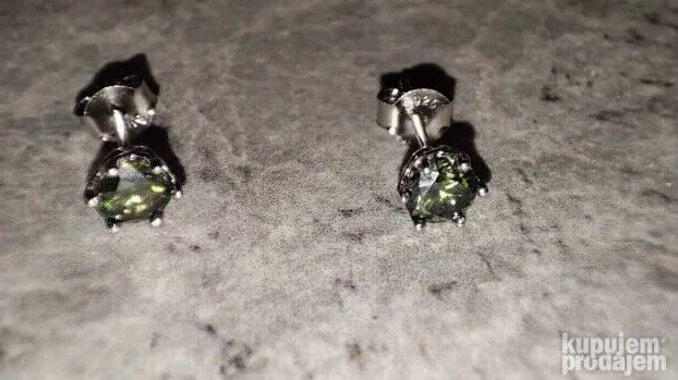 NOVO: S925 Mindjuse 2 x 5mm/0,5CT Zeleni Mojsanit Dijamant