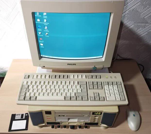 RETKO RETRO Ceo komp sa crt monitorom kompletan