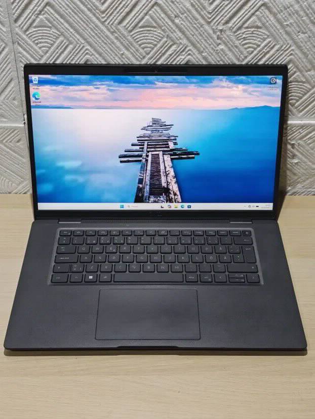 Dell Latitude 7520 i5 11gen 16gb 256ssd 15.6 FHD iris XE