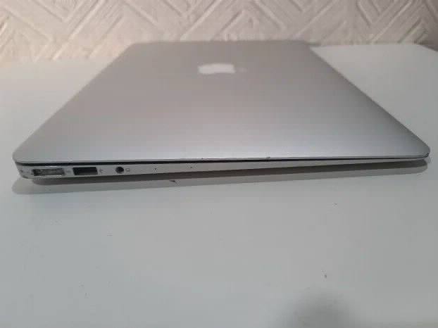Macbook Air 2017 i5 8gb ram 128ssd 13.3 inch Monterey