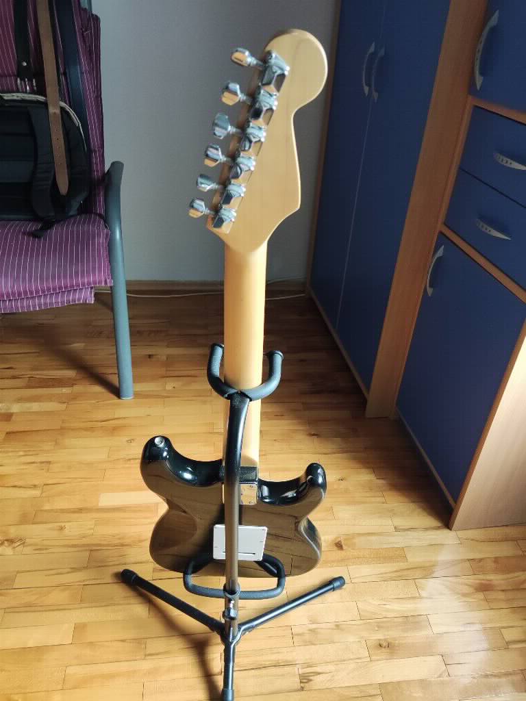 Harley Benton elektricna gitara za levoruke