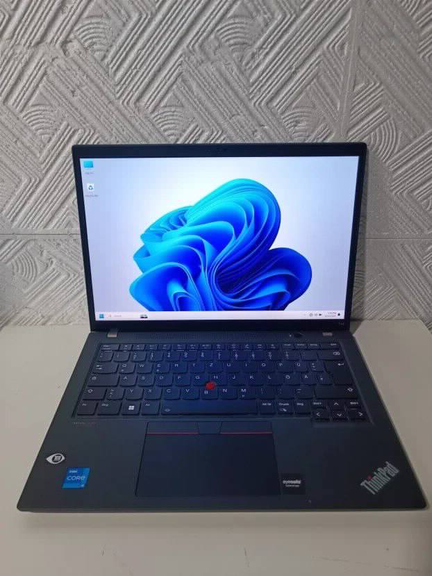 POSLEDNJI MODEL Lenovo T14 i5 12gen 16gb 512 iris XE