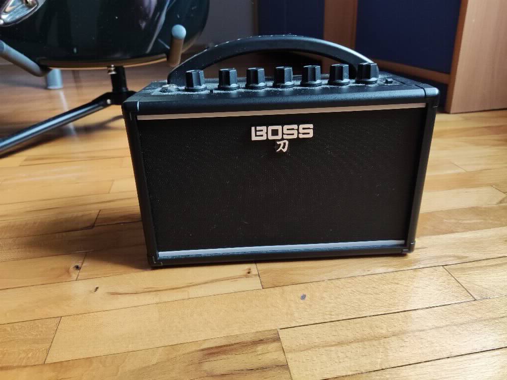 Boss Katana Mini gitarsko pojačalo
