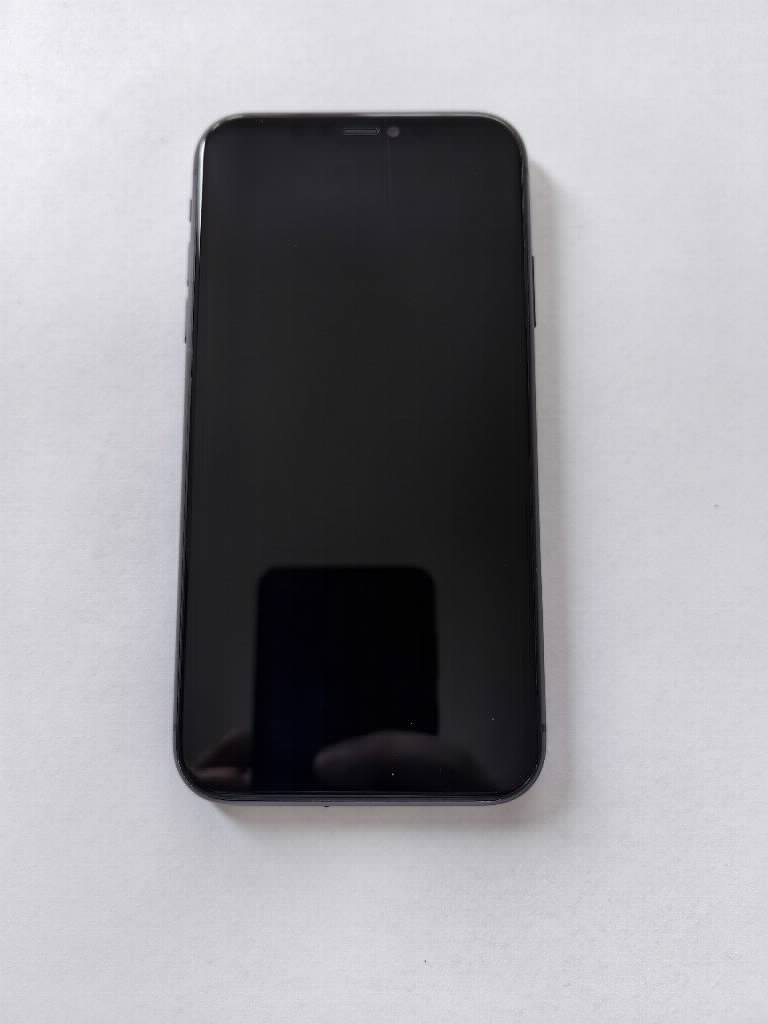 Iphone 11 64gb crni