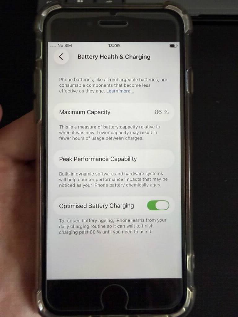 iPhone SE (2020) 64GB Crni– BH 86% Odličan, fabričko stanje