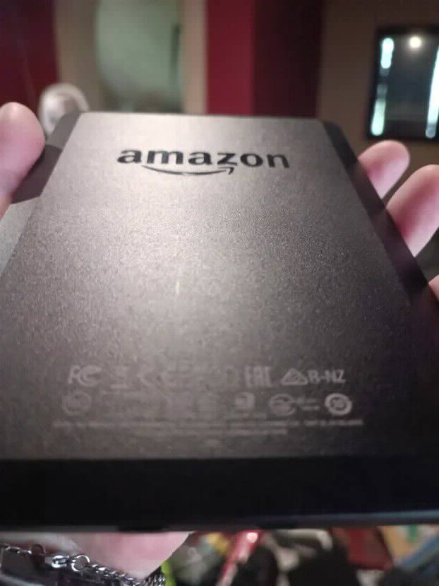 Amazon Kindle Basic 7 (4GB) + Nova Futrola + SF Biblioteka