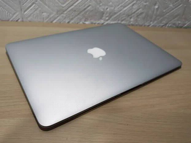 Apple Macbook Air 2017 i5 8gb 128ssd 13.3 Monterey