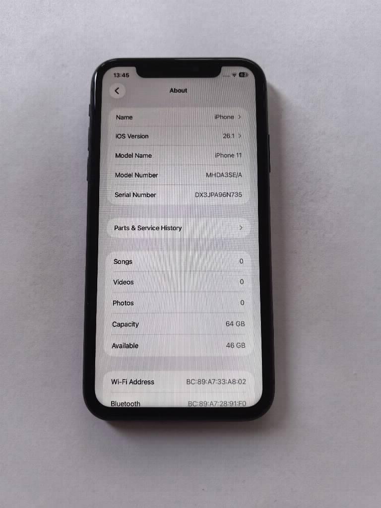 Iphone 11 64gb crni