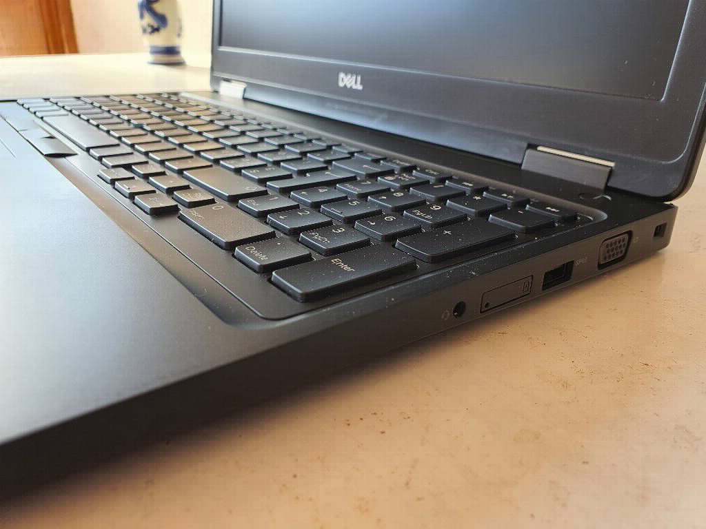 Dell Latitude 5590 - i5, 16GB RAM, 256GB SSD