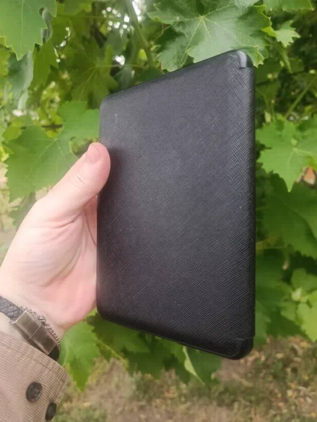 Amazon Kindle Basic 7 (4GB) + Nova Futrola + SF Biblioteka