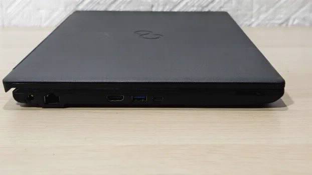 Fujitsu A serija i3 10gen 8gb 256ssd 15.6 FullHD