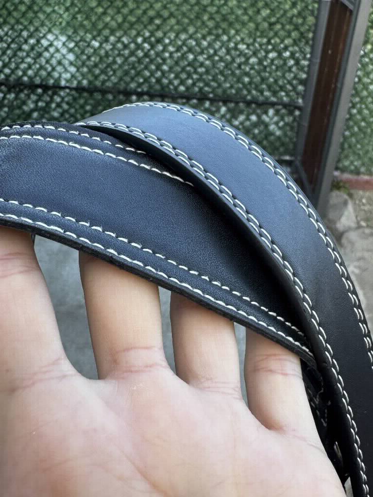 H&M crna torba sa kaiš poklom