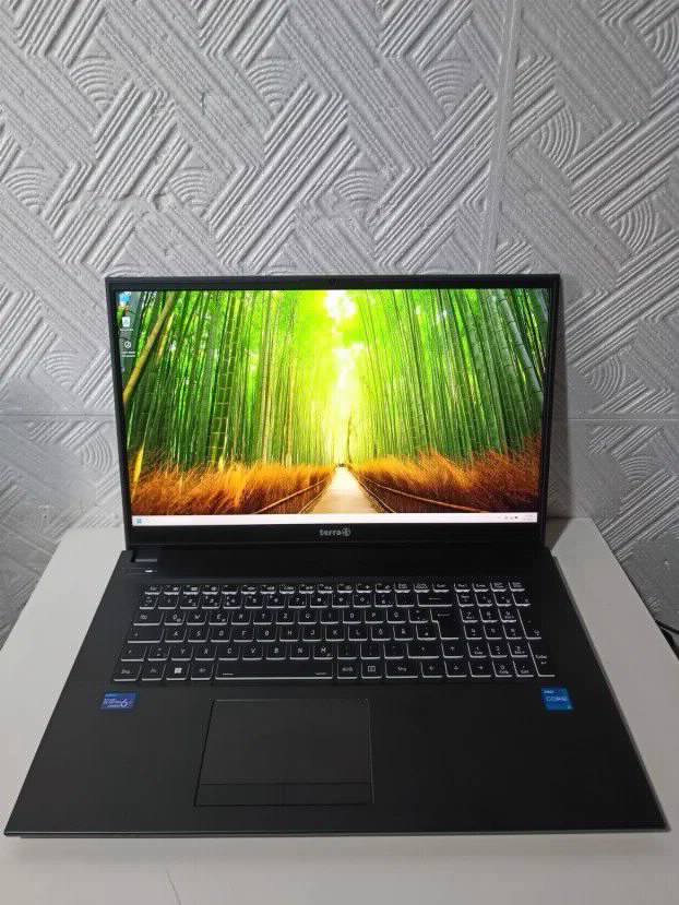 Terra i5 12gen 16gb 512ssd 17.3 Full HD iris XE