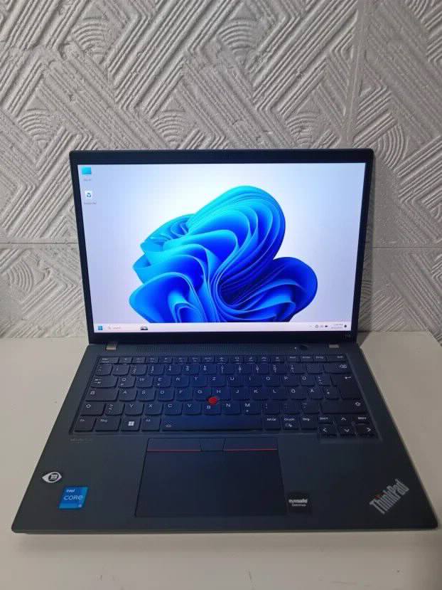 POSLEDNJI MODEL Lenovo T14 i5 12gen 16gb 512 iris XE