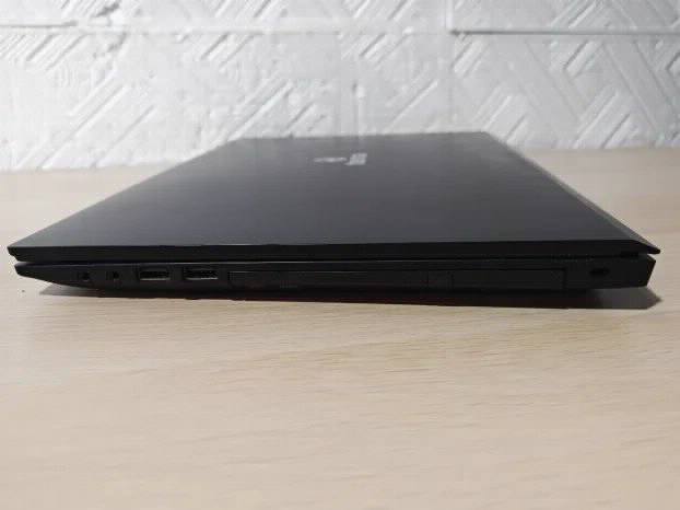 Terra i5 7gen 4gb ddr4 15.6FHD ssd+hdd