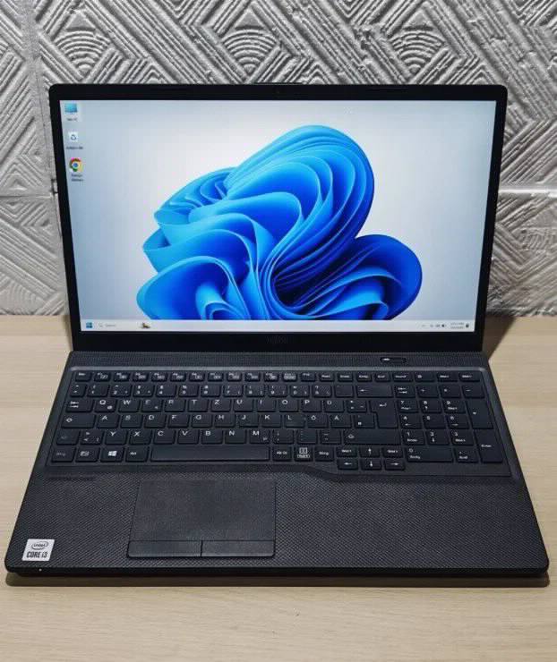 Fujitsu A serija i3 10gen 8gb 256ssd 15.6 FullHD