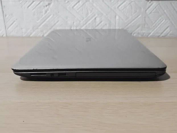 Asus X556u i5 7gen 8gb 512ssd 15.6 FHD 2gpu