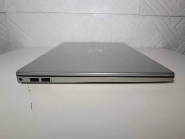 Hp 15 i5 11gen 4gb ddr4 256ssd Fhd irisXE