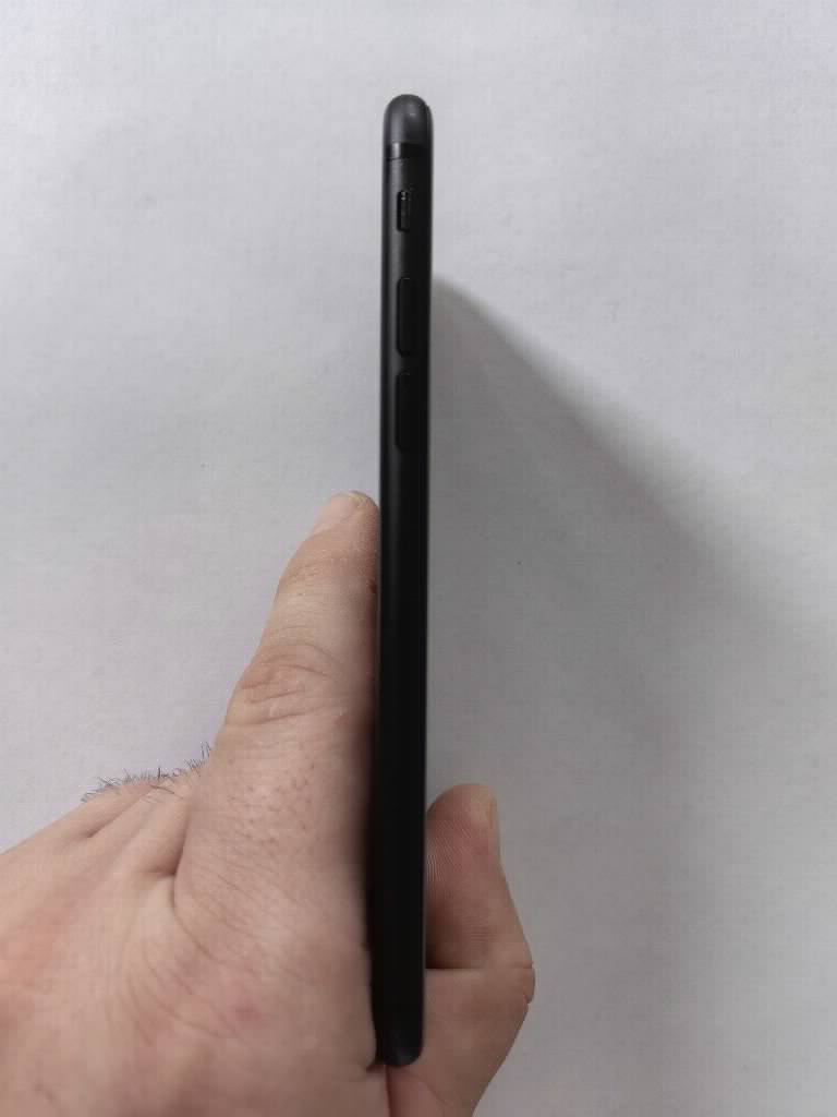 Iphone 7 32gb crni