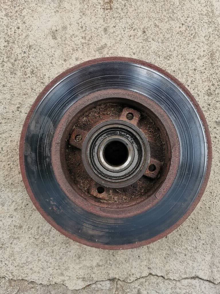 Zadnji levi disk za Citroen C4 od 2004. do 2008. god