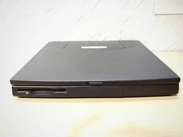 RETRO Acer 800mhz 512 ram  14.1inch Comport lpt  Windows xp