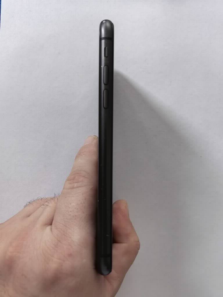 Iphone 11 64gb crni
