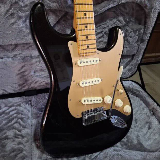 Fender American Ultra Stratocaster MN Texas Tea+Case-ZAMENA