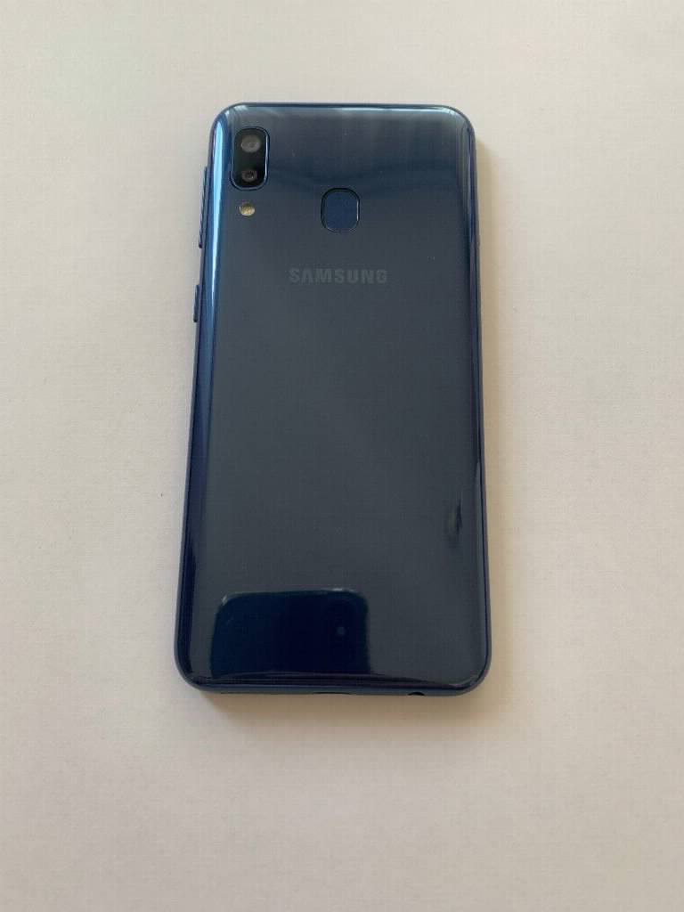 Samsung A20e plavi
