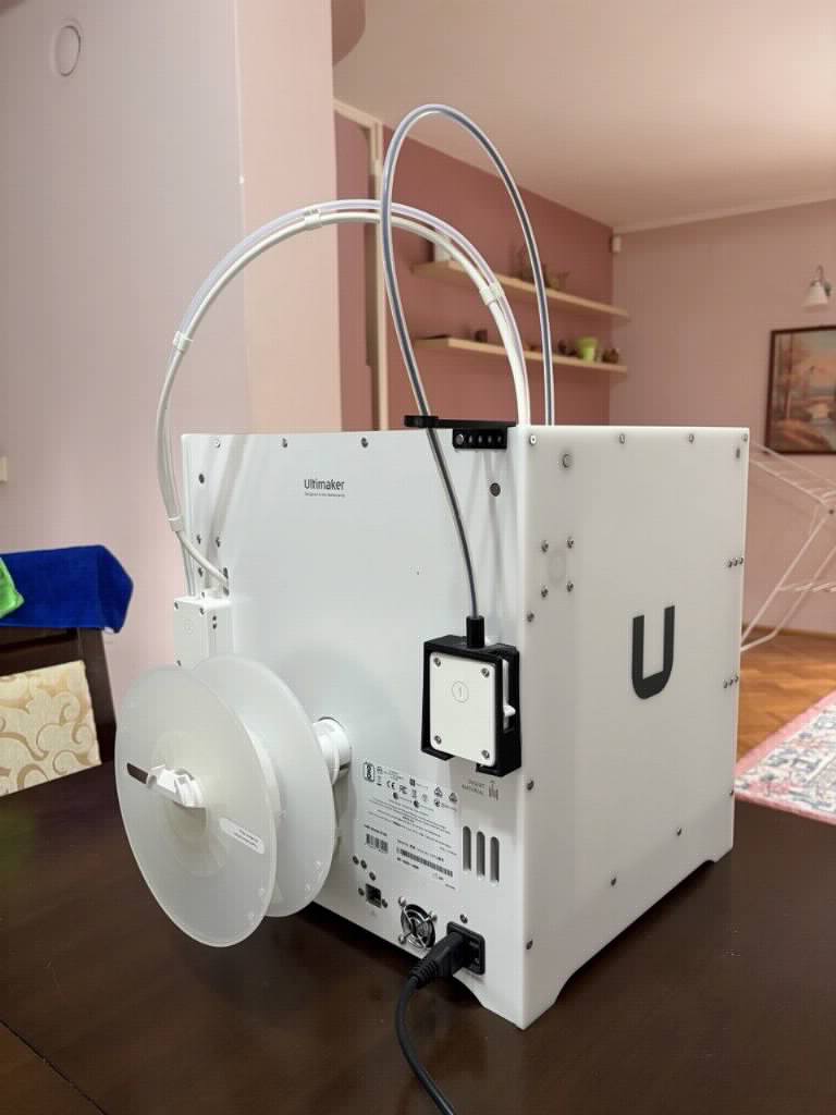 Ultimaker S3 – KAO NOV (Samo 10 dana rada) + Filament + oprema