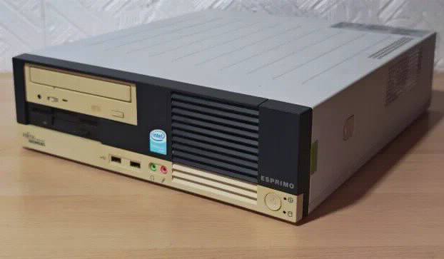 RETRO Fujitsu siemens Esprimo Celeron 1gb floppy Comport Lpt