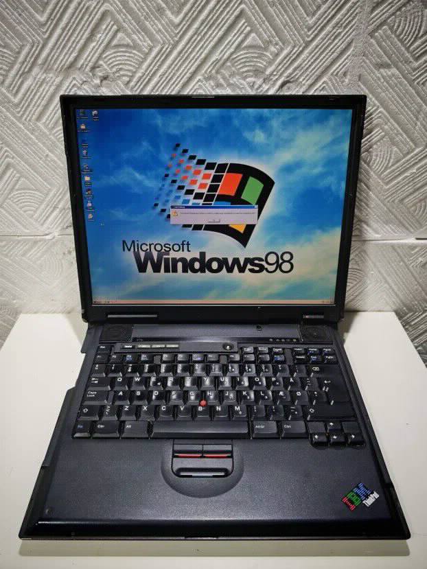 RETRO ibm A21p pentium 3 .256ram Com lpt floppi 1600x1200