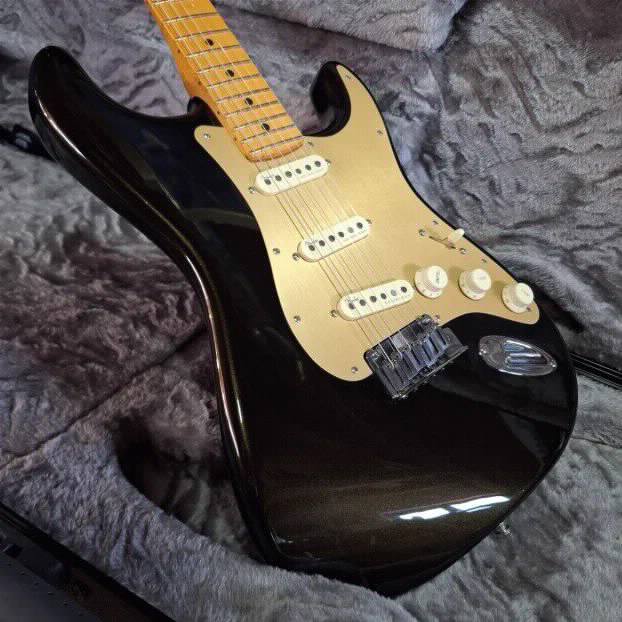 Fender American Ultra Stratocaster MN Texas Tea+Case-ZAMENA
