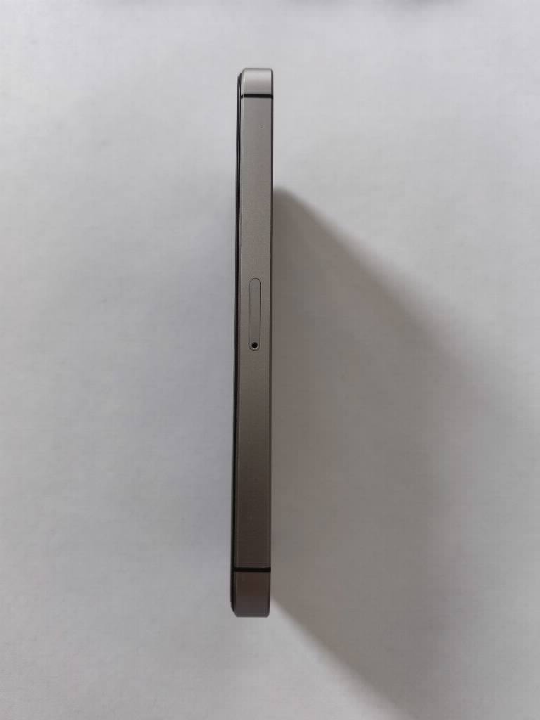 iphone SE 2016 16gb crni