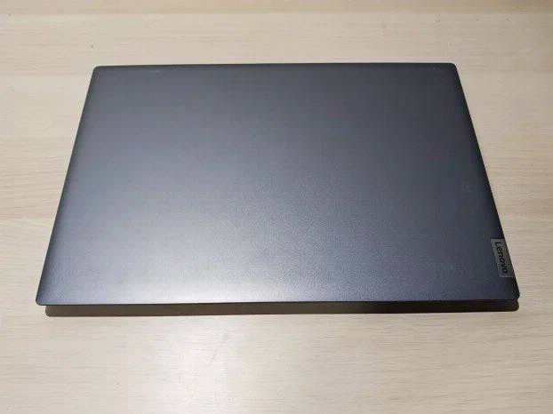 Lenovo V17 17,3  i3 10gen 4gb 512ssd