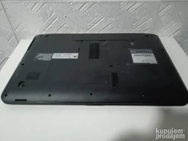 Toshiba. 17.3 i3 2gen 4gb 250gb intel hd