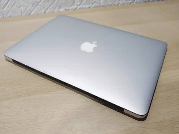 Apple Macbook Air 2017 i5 8gb 128ssd 13.3 Monterey