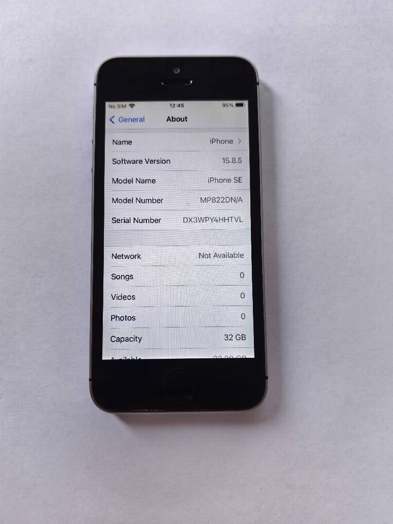 Iphone SE 2016 32gb crni